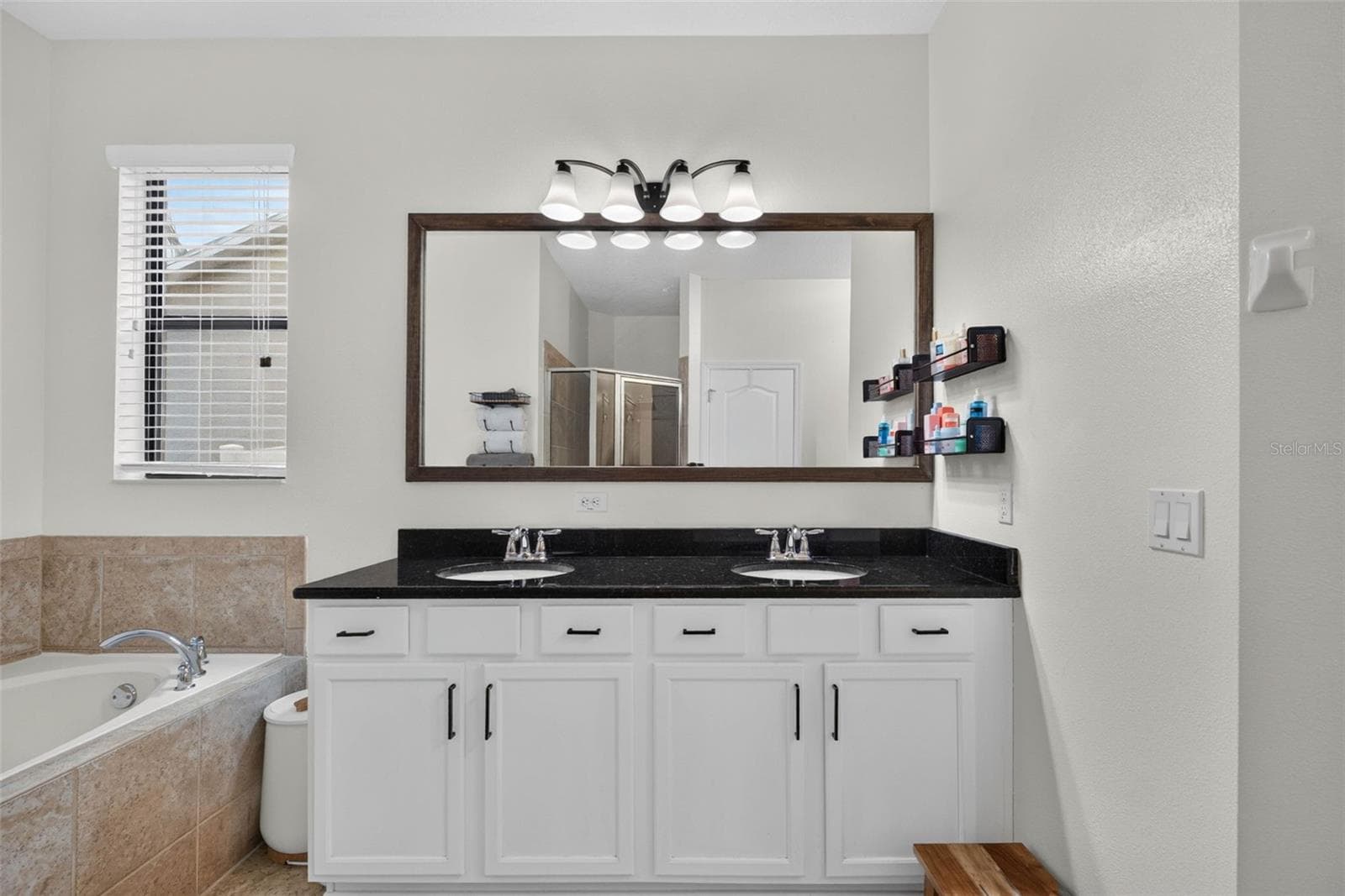 Primary Bath - 810 WOODS LANDING DR, MINNEOLA