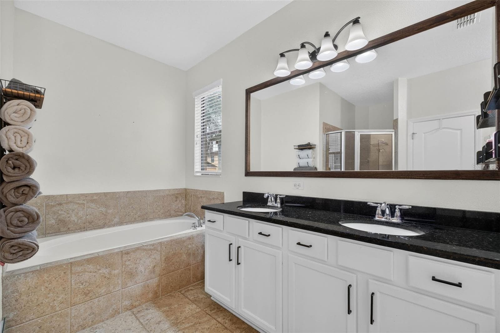 Primary Bath - 810 WOODS LANDING DR, MINNEOLA
