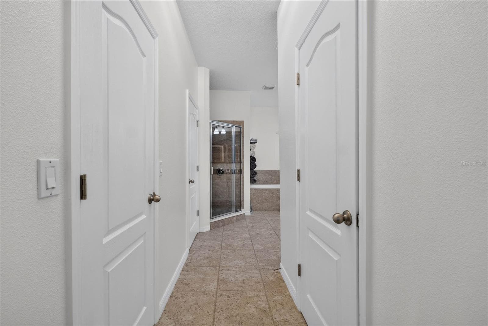 Primary Double Walk-In Closets - 810 WOODS LANDING DR, MINNEOLA