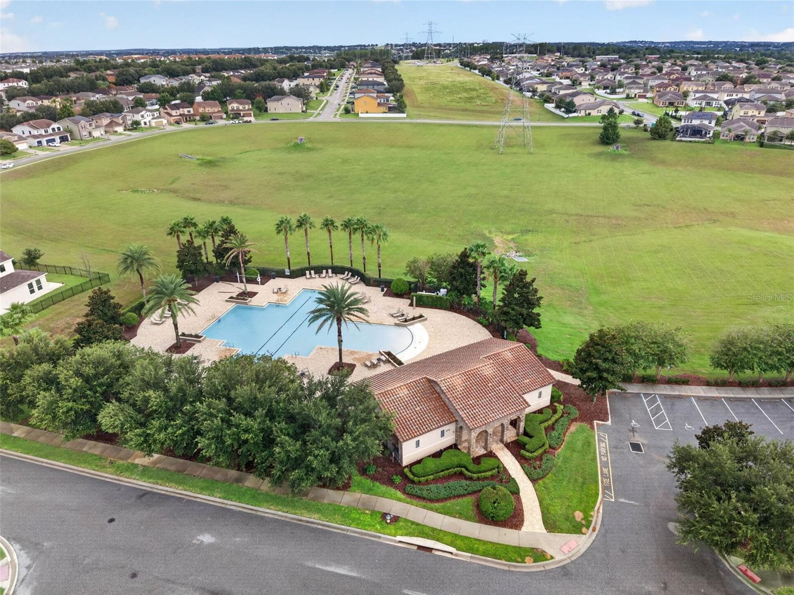Community Pool - 810 WOODS LANDING DR, MINNEOLA