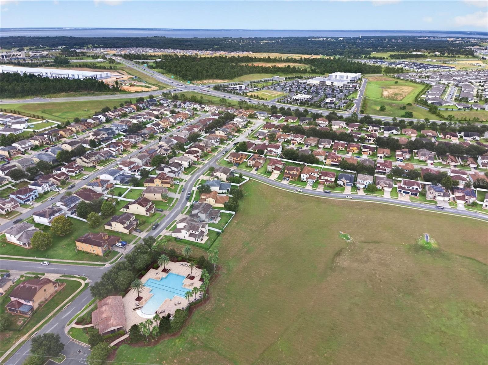 Community Pool - 810 WOODS LANDING DR, MINNEOLA