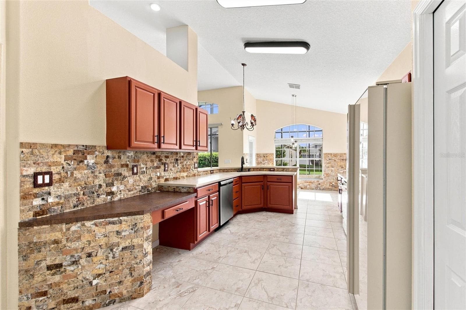 Ceramic tile flooring throughout entire house - 140 MOSS LN, DAVENPORT