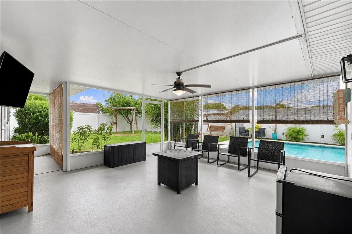 Back screened lanai overlooking inground pool - 121 LOWELL RD, WINTER HAVEN