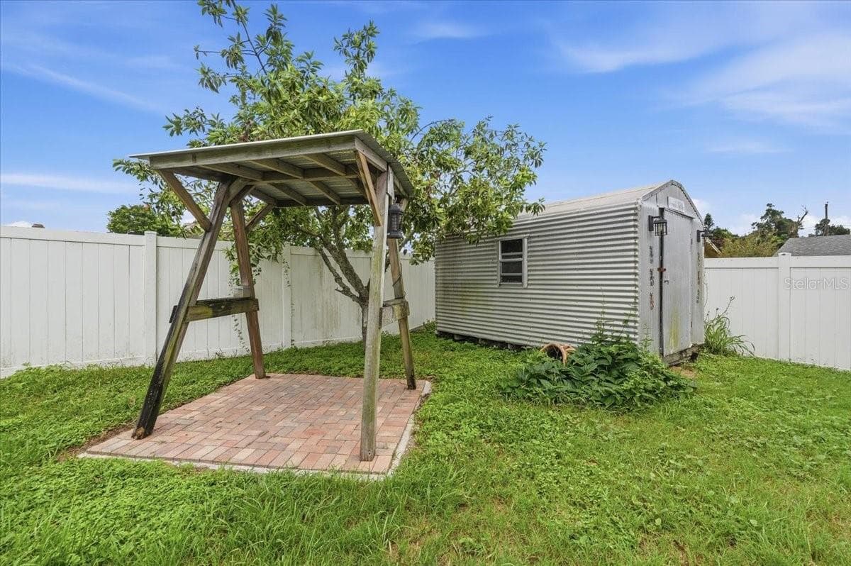Back yard with shed - 121 LOWELL RD, WINTER HAVEN