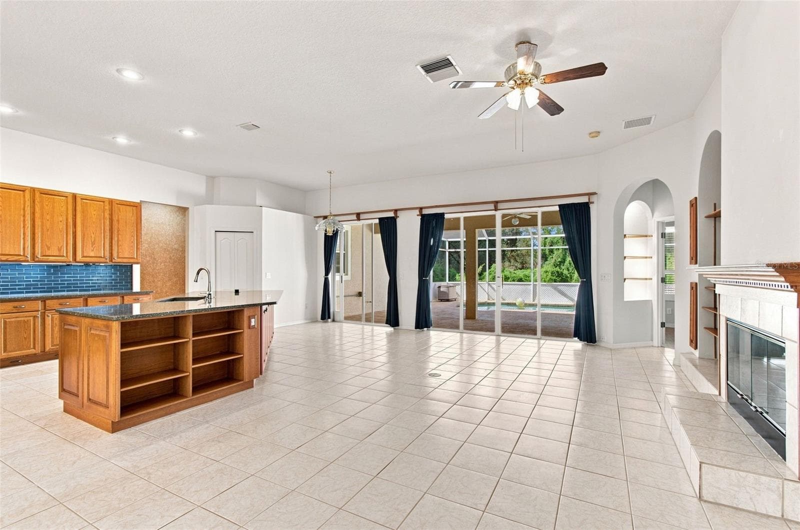 Kitchen/Living Room - 928 OAKVIEW RD, TARPON SPRINGS