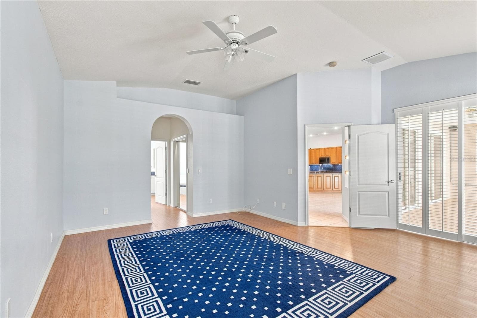 Primary Bedroom, Sliding Doors to Patio - 928 OAKVIEW RD, TARPON SPRINGS