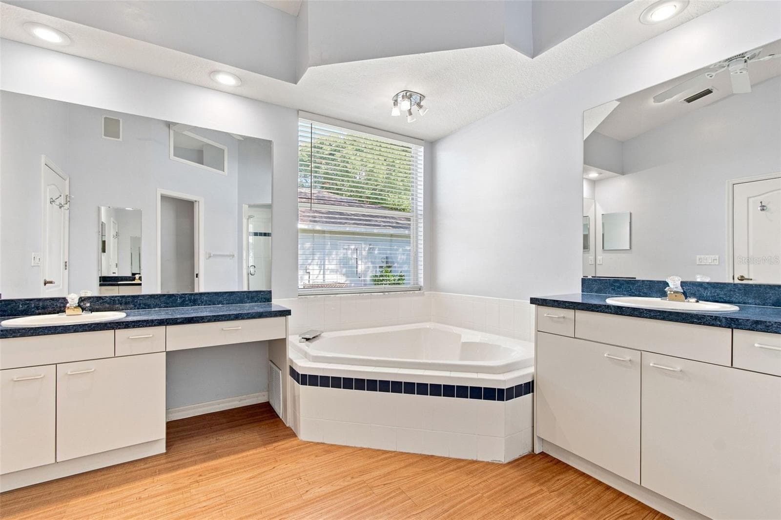 Primary Bathroom - 928 OAKVIEW RD, TARPON SPRINGS