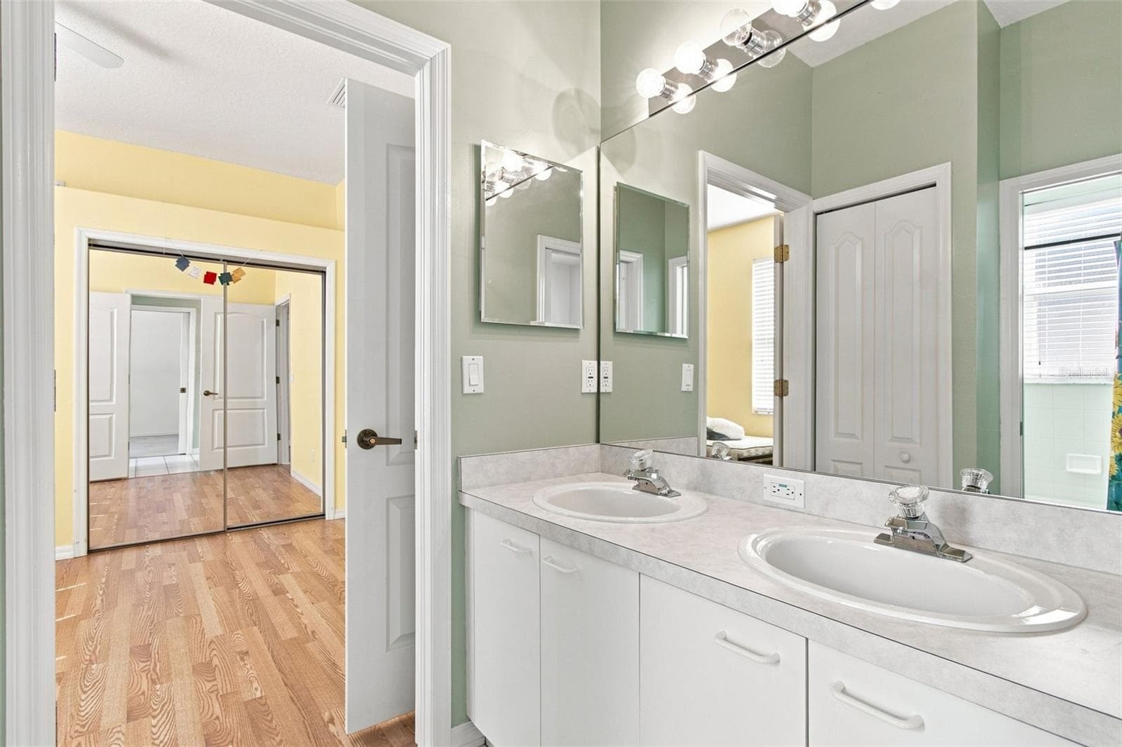 Jack n Jill Bathroom - 928 OAKVIEW RD, TARPON SPRINGS