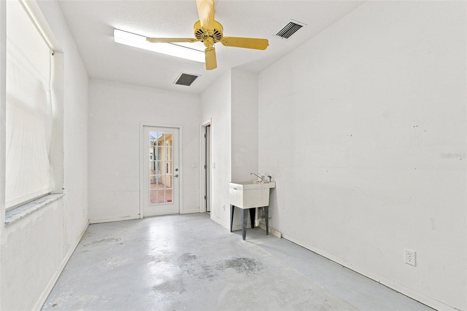 Hobby Room with Patio access - 928 OAKVIEW RD, TARPON SPRINGS