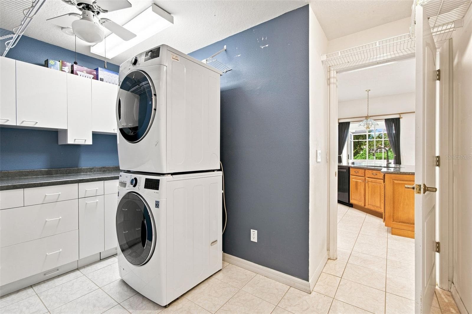 Laundry Room with Cabinetry - 928 OAKVIEW RD, TARPON SPRINGS