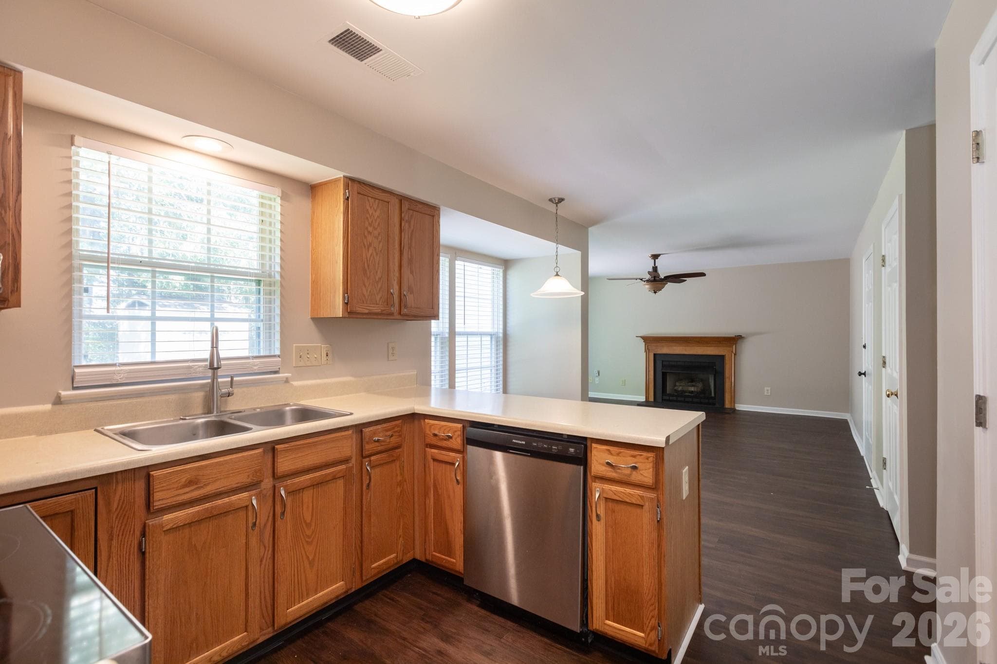 Single Family Residence at 5401 Groveton Court, Charlotte, photo 10 of 31