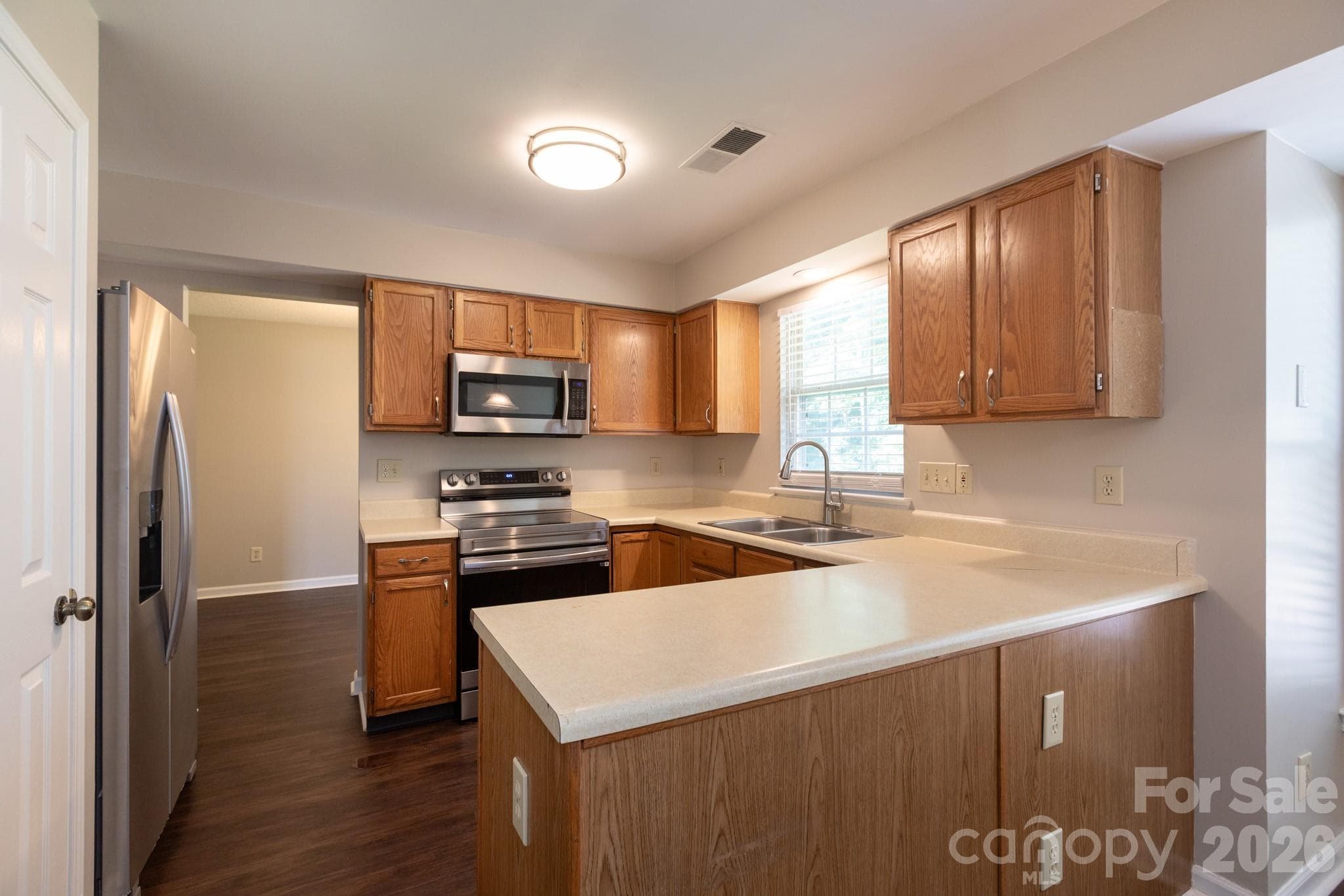 Single Family Residence at 5401 Groveton Court, Charlotte, photo 11 of 31