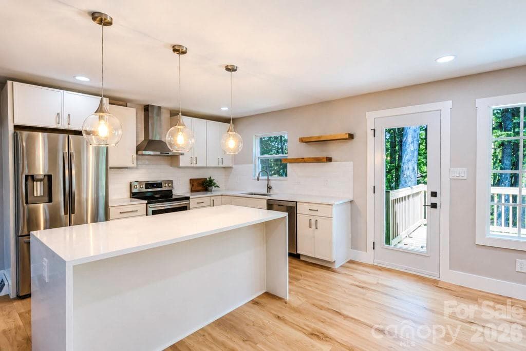 Single Family Residence at 1440 Mcilroy Road, Charlotte, photo 3 of 22
