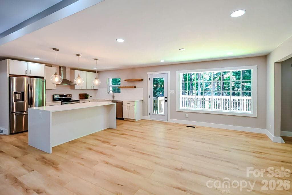 Single Family Residence at 1440 Mcilroy Road, Charlotte, photo 5 of 22