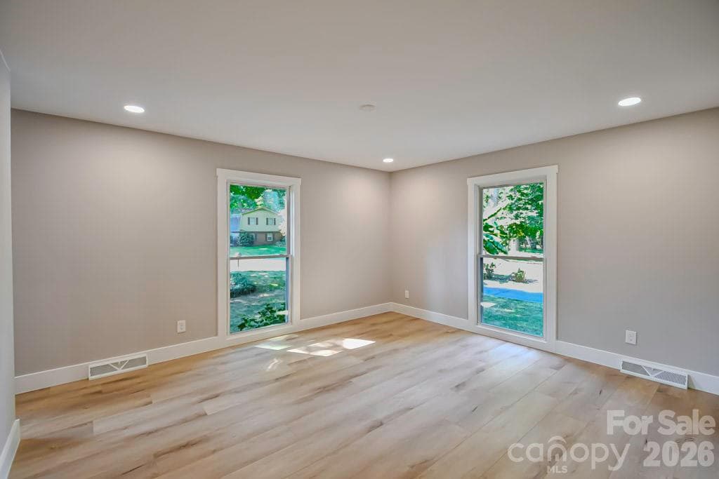 Single Family Residence at 1440 Mcilroy Road, Charlotte, photo 9 of 22