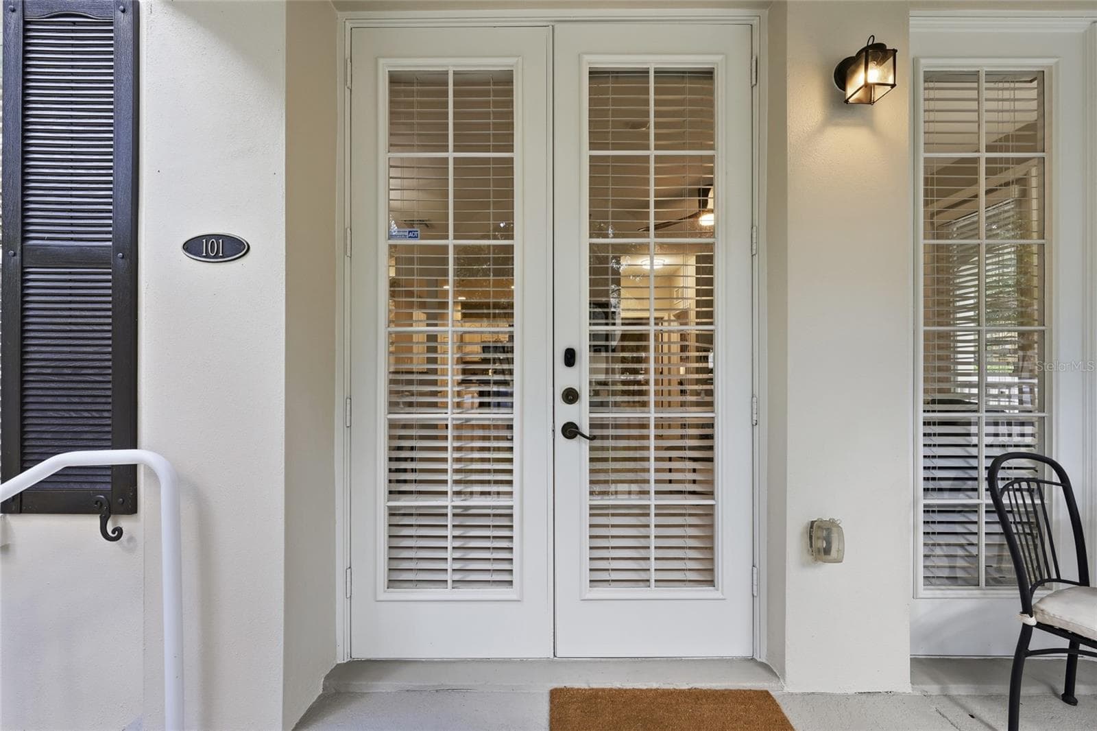 Private ground-floor entrance offers the convenience of direct walk-up access. - 1674 LAKEMONT AVE #101, ORLANDO