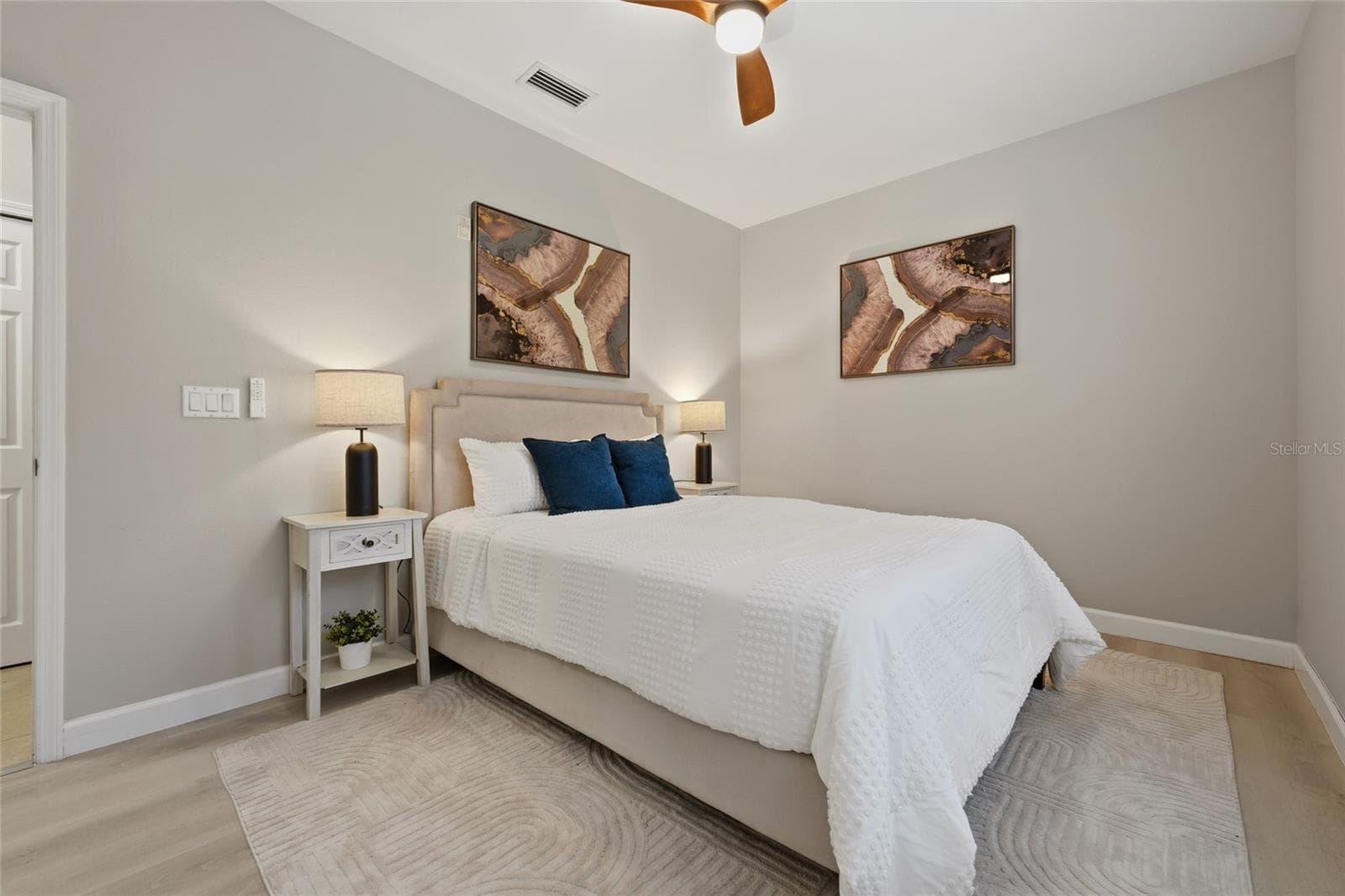 Another view of the secondary bedroom highlights its comfortable proportions and neutral finishes. - 1674 LAKEMONT AVE #101, ORLANDO
