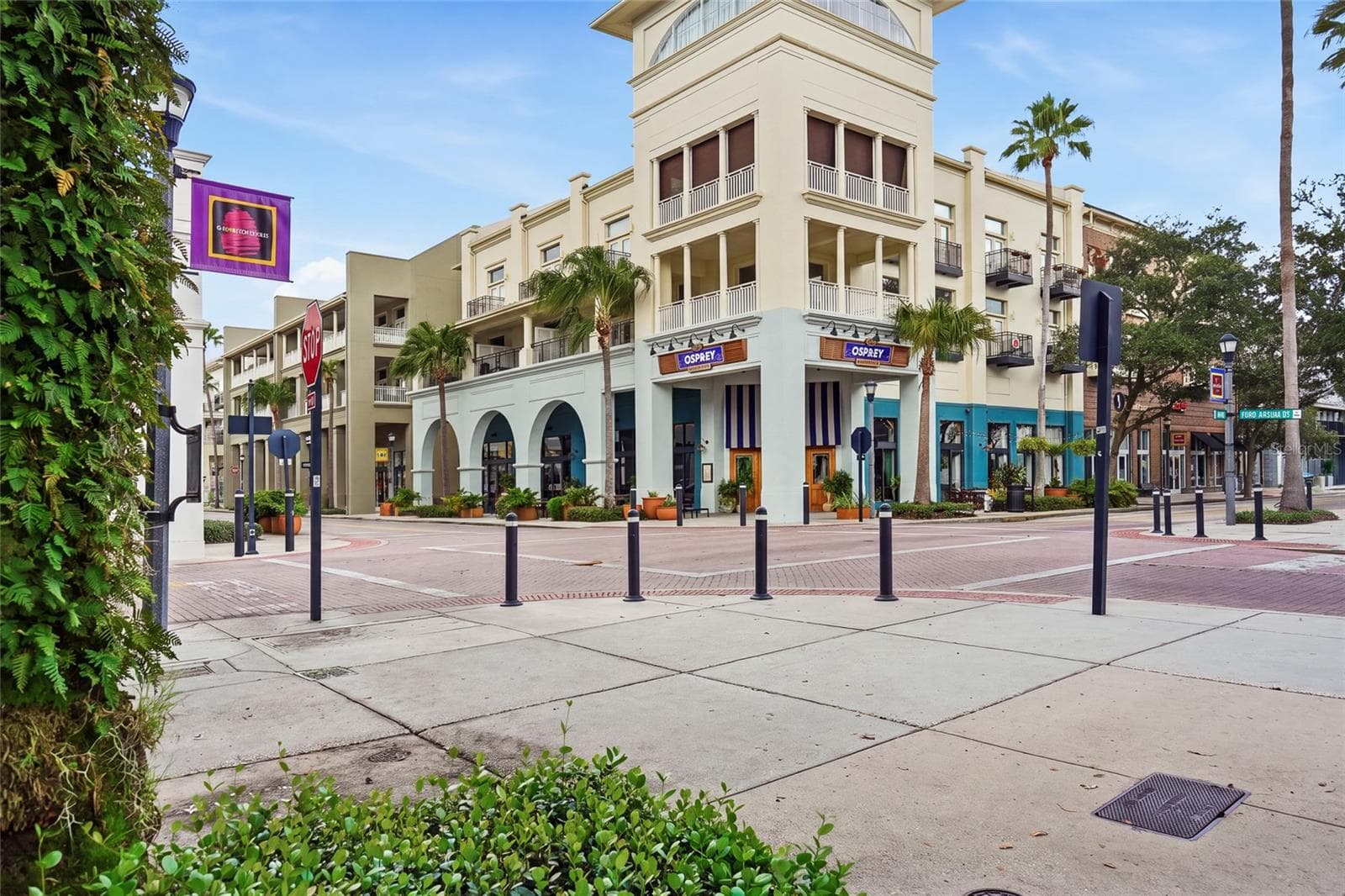Enjoy dining and entertainment just moments from home in Baldwin Park’s Village Center. - 1674 LAKEMONT AVE #101, ORLANDO