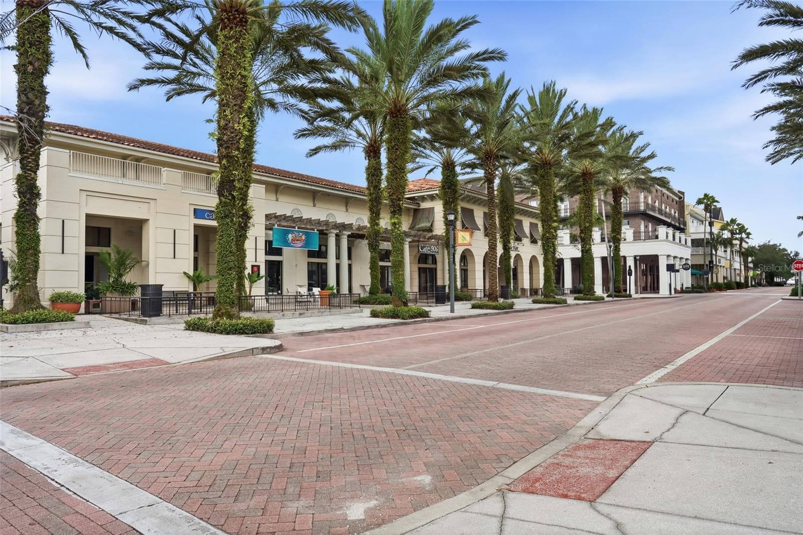 Palm-lined streets, restaurants and neighborhood amenities capture the walkable Baldwin Park lifestyle. - 1674 LAKEMONT AVE #101, ORLANDO