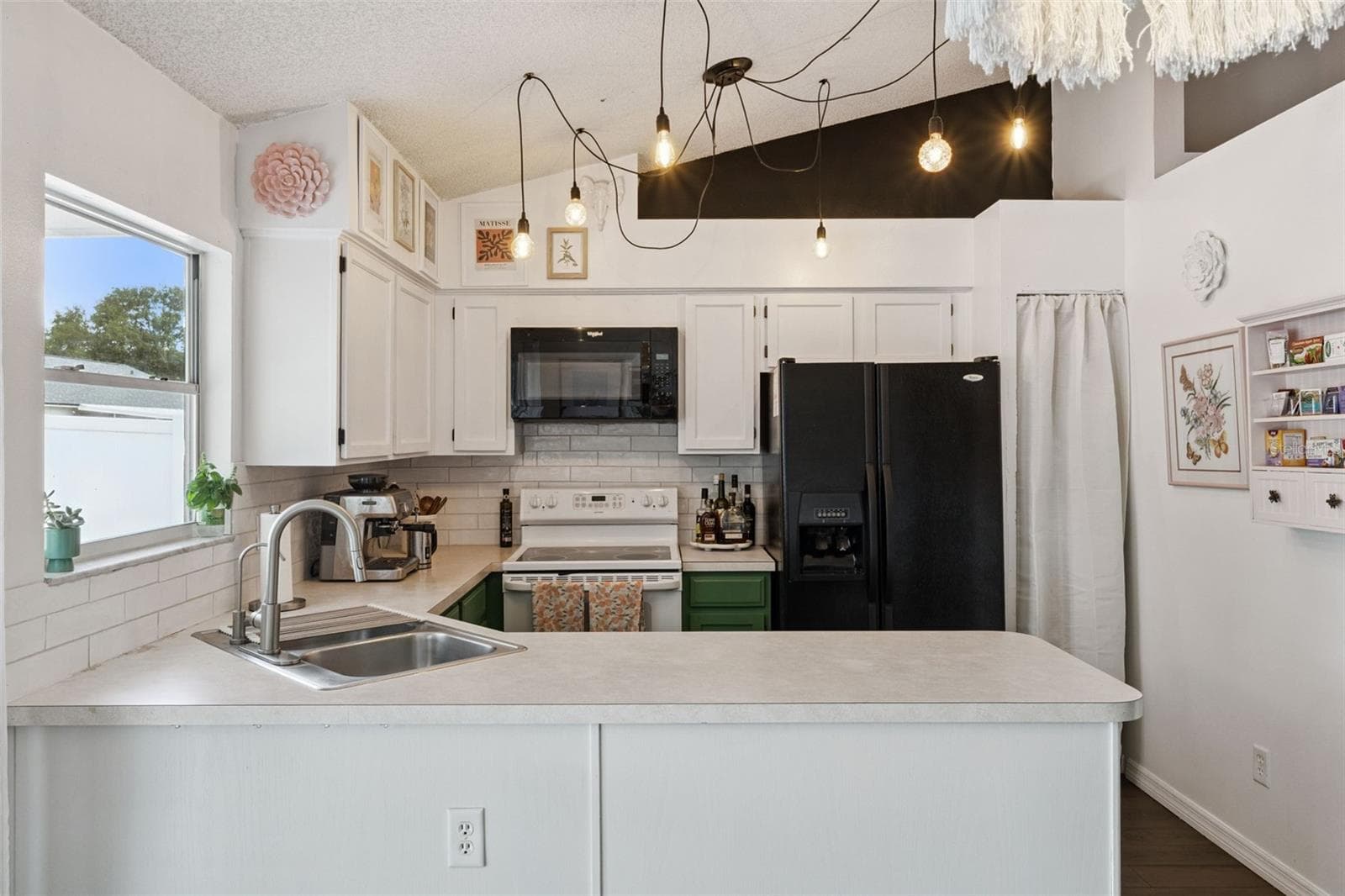Single Family Residence at 204 S BRISTOL CIR, SANFORD, photo 18 of 43