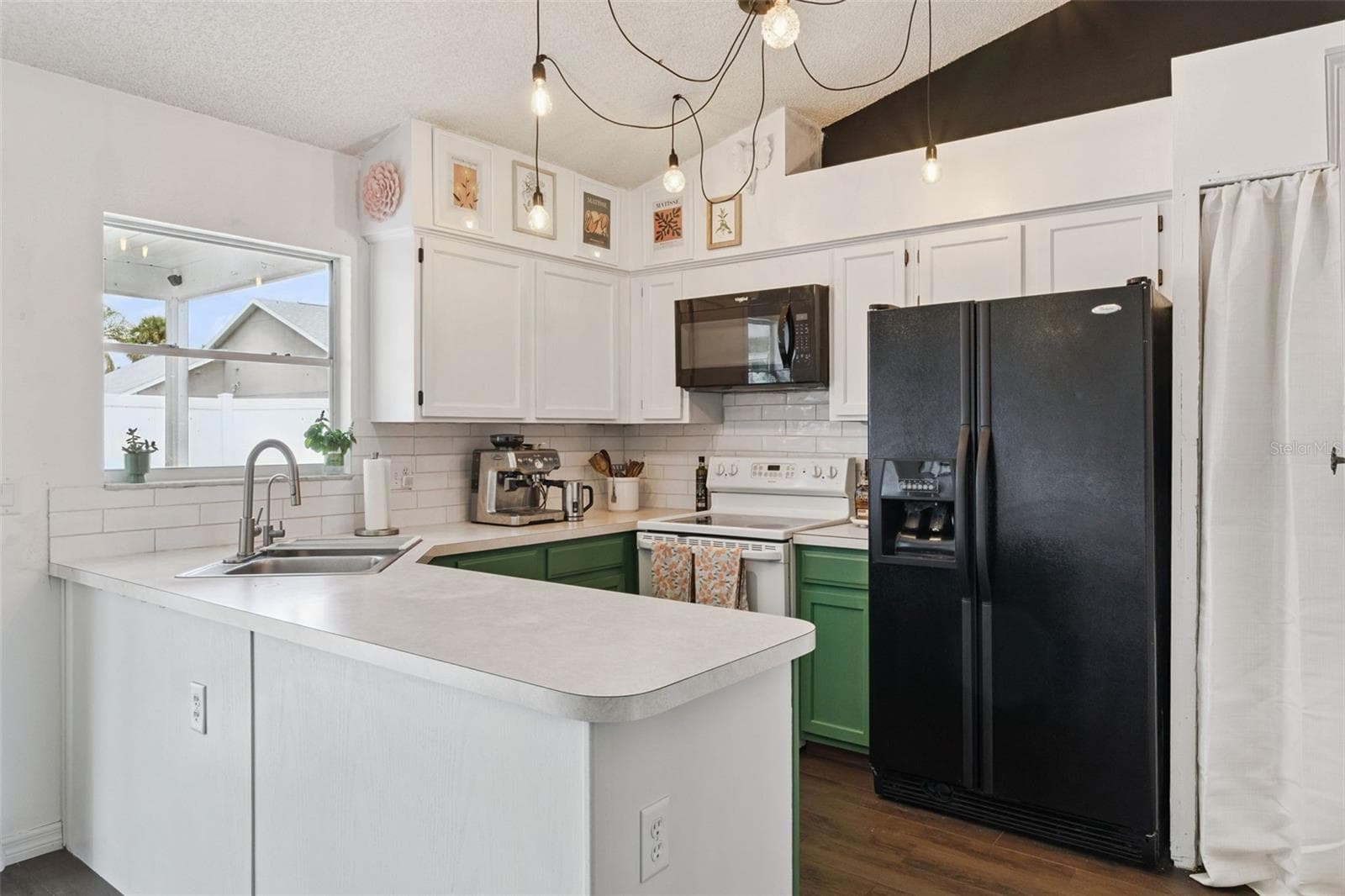 Single Family Residence at 204 S BRISTOL CIR, SANFORD, photo 19 of 43