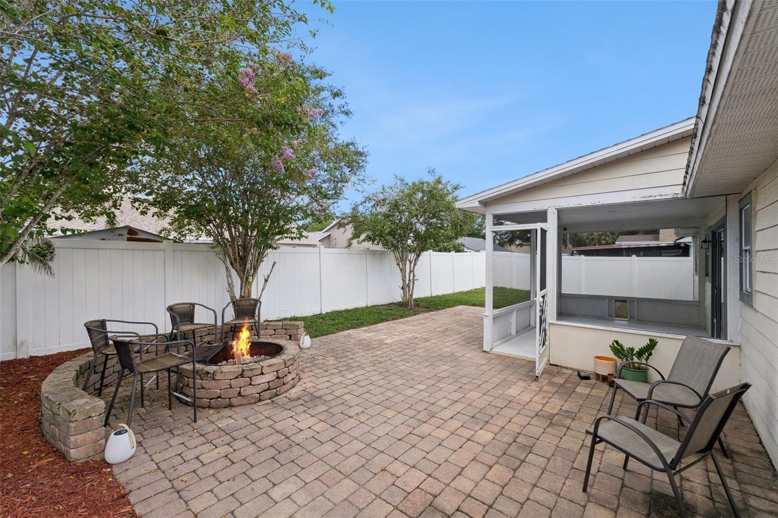 Fire Pit - 204 S BRISTOL CIR, SANFORD