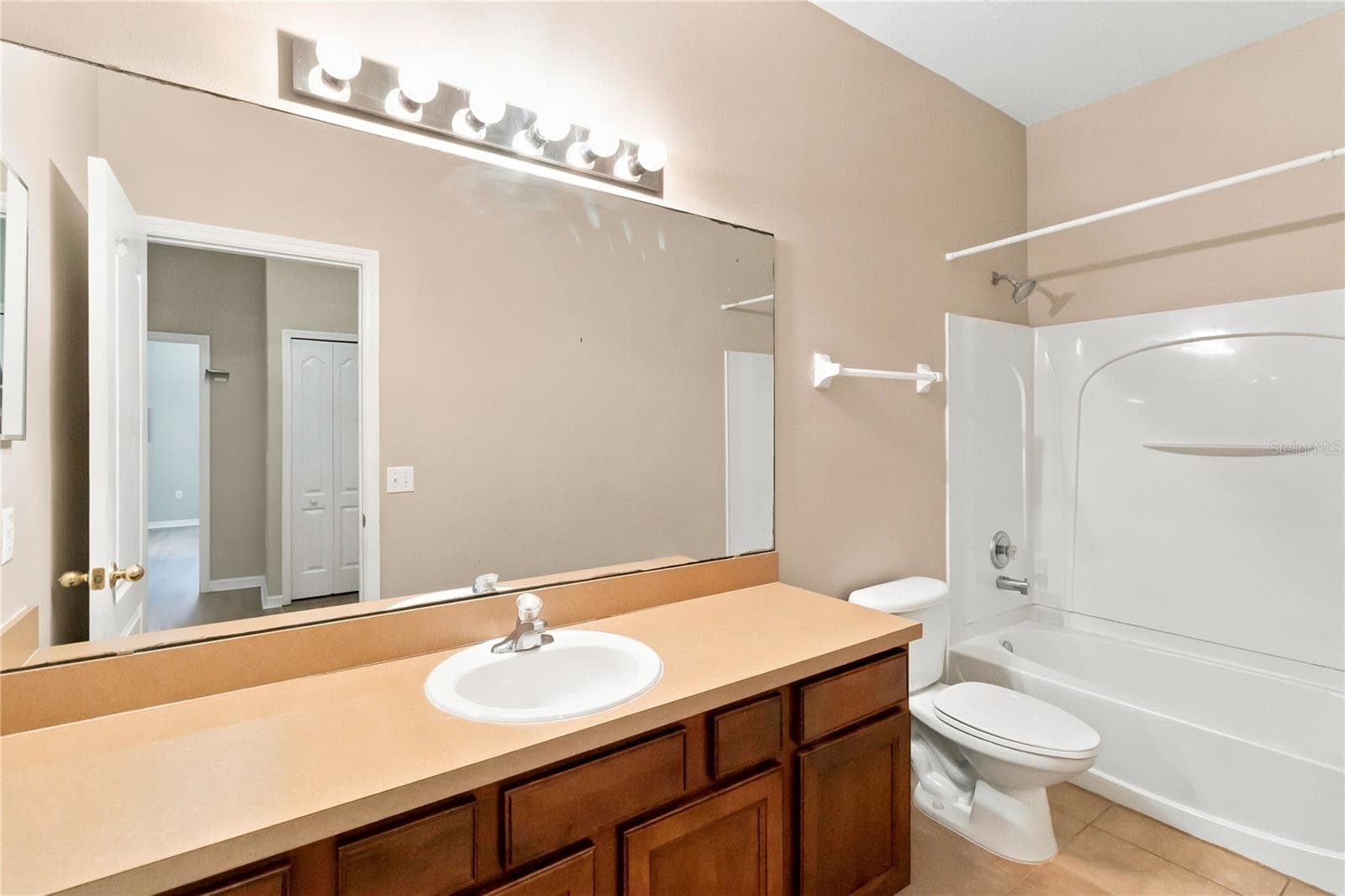 Condominium at 7103 RED LANTERN DR #7103, HARMONY, photo 15 of 21