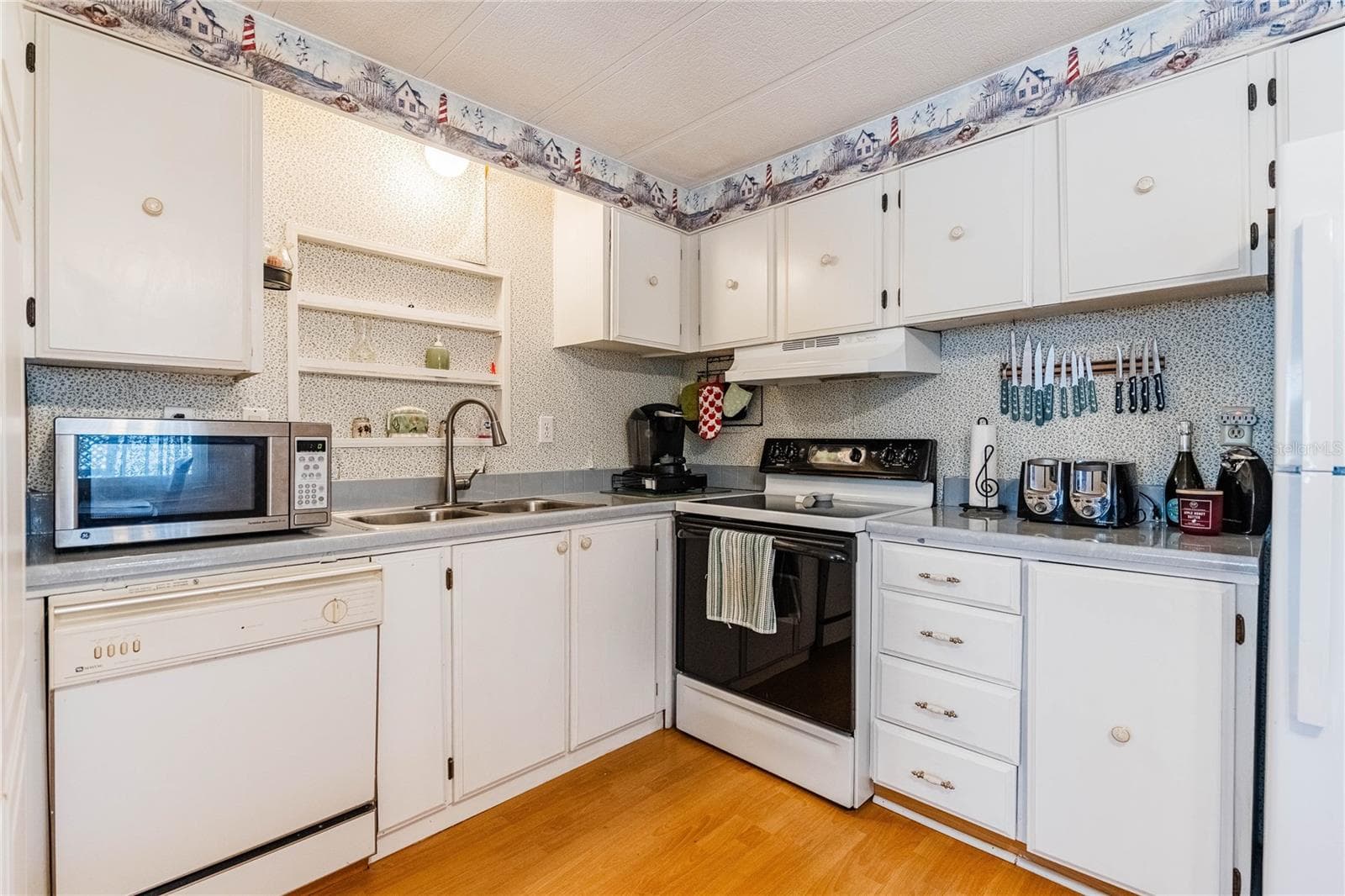 Manufactured Home at 5302 POWHATTAN ST, ZEPHYRHILLS, photo 4 of 50
