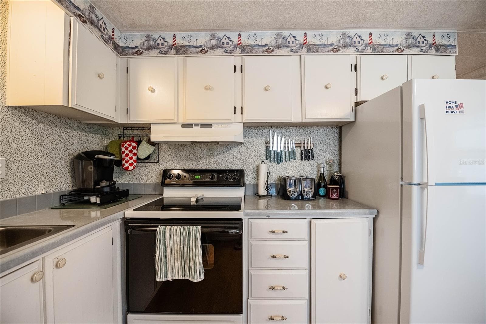 Manufactured Home at 5302 POWHATTAN ST, ZEPHYRHILLS, photo 6 of 50