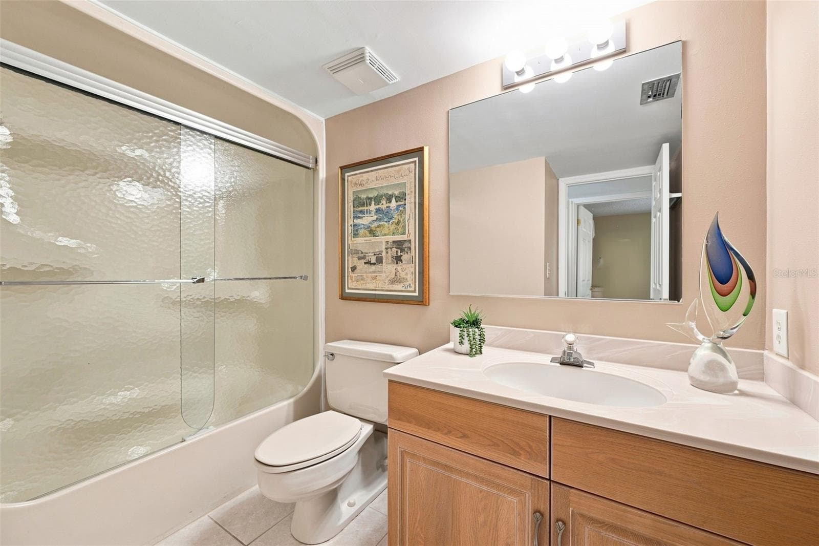 Guest bathroom - 55 ROGERS ST #204, CLEARWATER