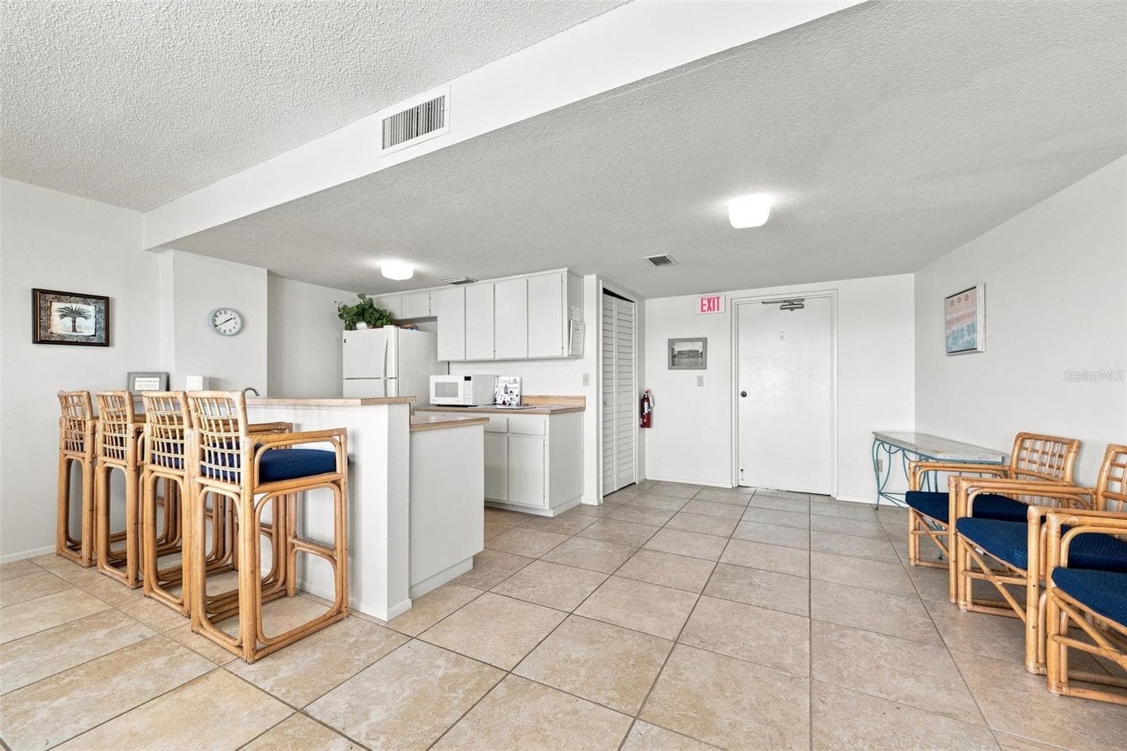 Kitchen in community room - 55 ROGERS ST #204, CLEARWATER