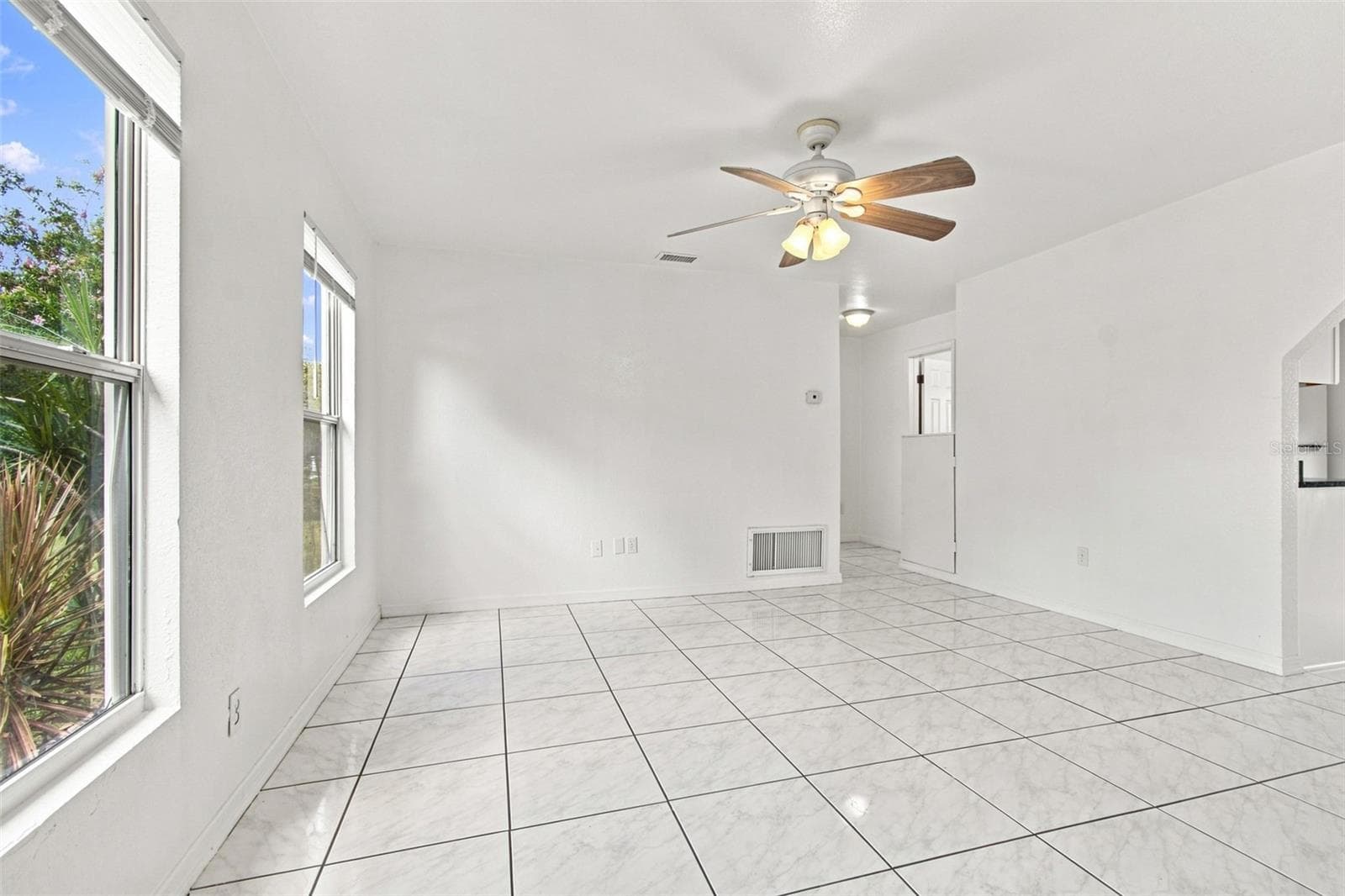 Single Family Residence at 7101 15TH ST N, ST PETERSBURG, photo 4 of 23