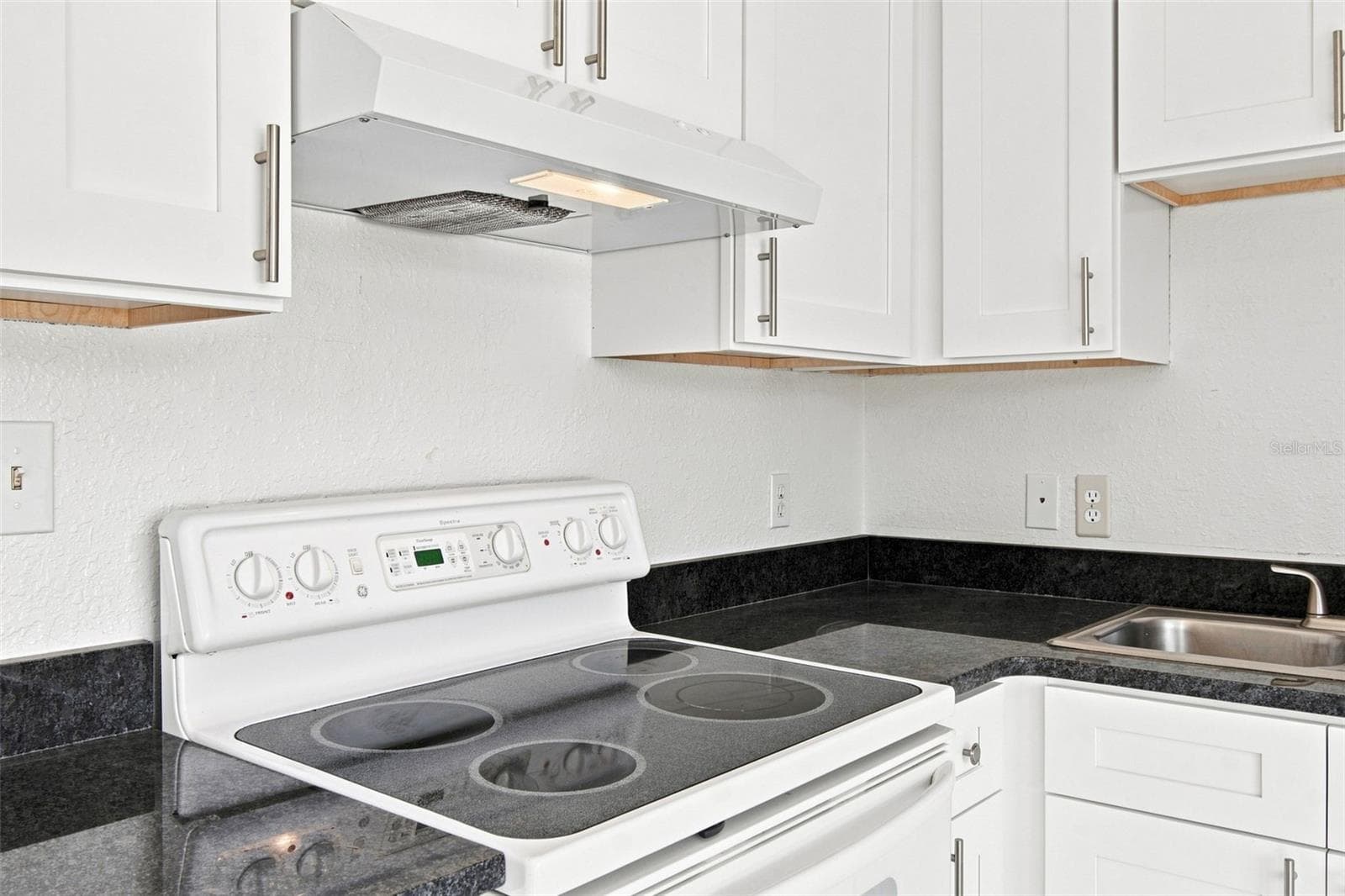 Single Family Residence at 7101 15TH ST N, ST PETERSBURG, photo 8 of 23
