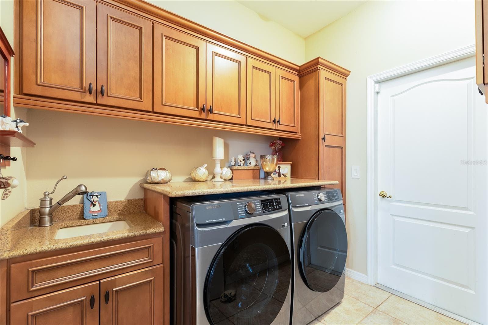Laundry - 5314 CHISWICK CIR, BELLE ISLE