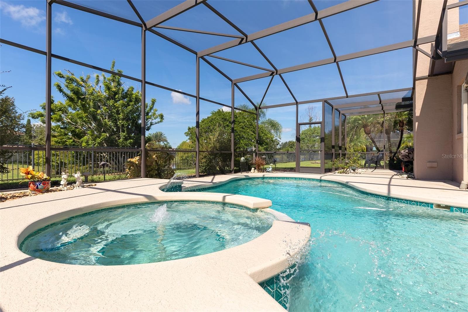 Pool & Spa - 5314 CHISWICK CIR, BELLE ISLE