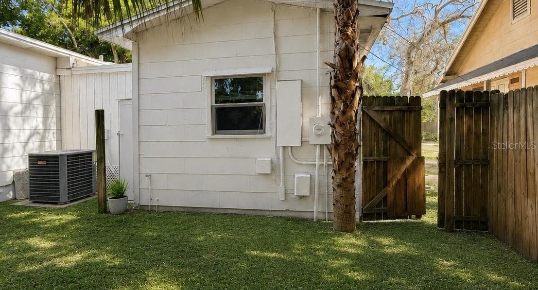 Duplex at 1543 43RD ST S, ST PETERSBURG, photo 17 of 35