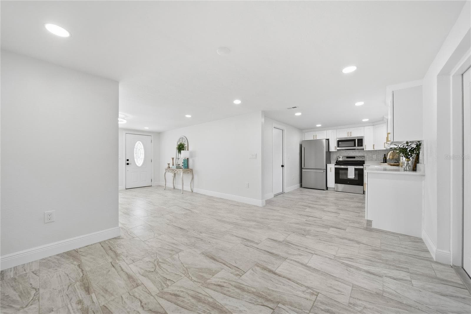 Single Family Residence at 16134 BLACKBEARD LN, HUDSON, photo 11 of 40
