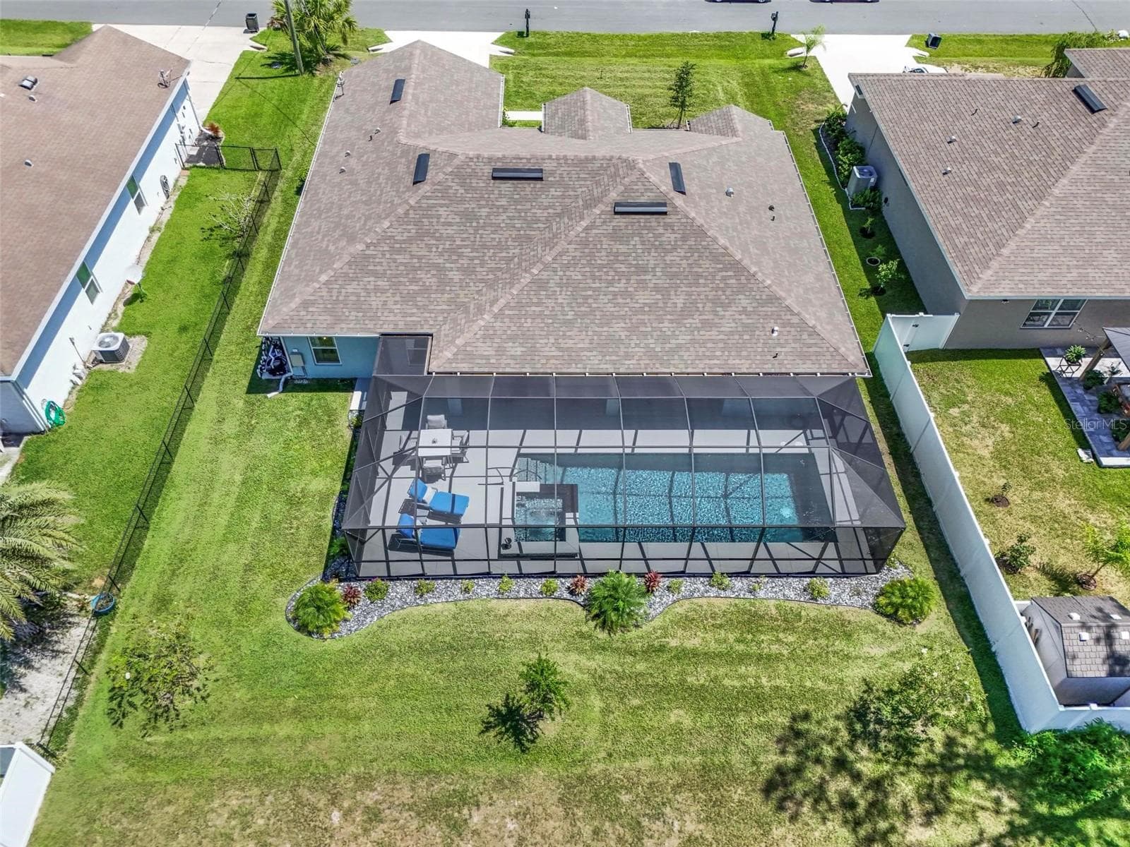 Large screened pool and spacious backyard - 21 WOOD CLIFT LN, PALM COAST