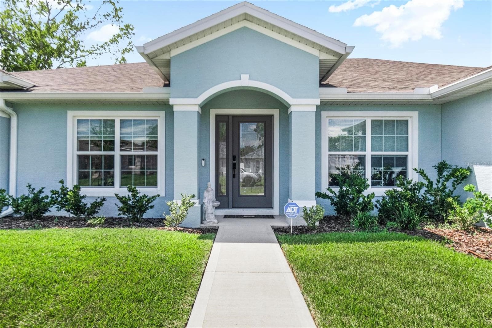 Impressive Front entry way - 21 WOOD CLIFT LN, PALM COAST