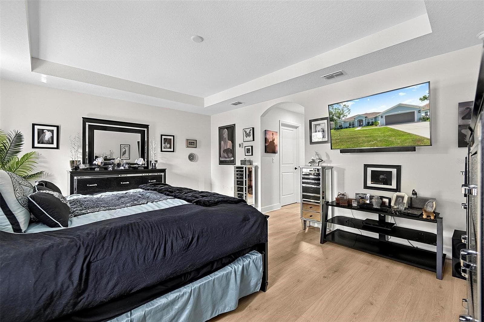 Tray ceiling and wired for ceiling fan and lighting - 21 WOOD CLIFT LN, PALM COAST