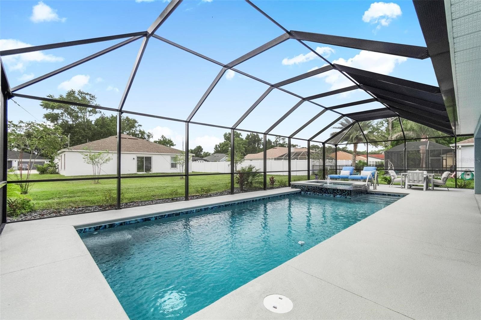 Swim year round in this heated pool - 21 WOOD CLIFT LN, PALM COAST