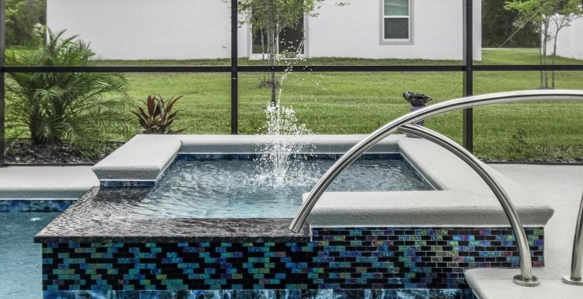 Glass tile features - 21 WOOD CLIFT LN, PALM COAST