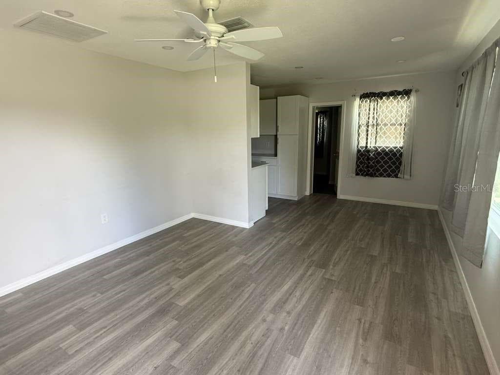 Single Family Residence at 1402 4TH AVE NE, RUSKIN, photo 2 of 25