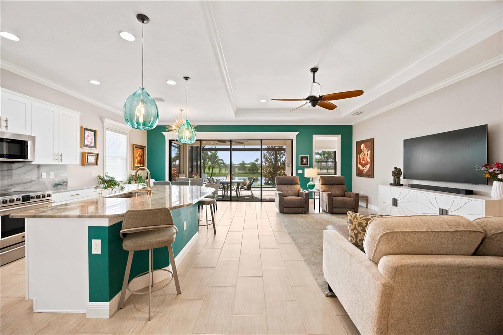 Large living area - home lives large - 23709 WAVERLY CIR, VENICE