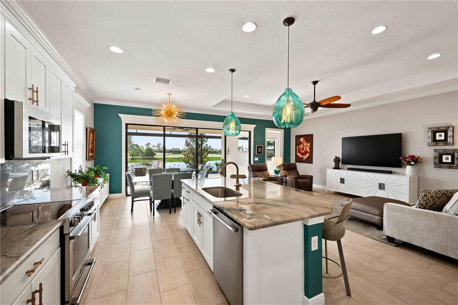 Excellent kitchen layout - a dream for any cook - 23709 WAVERLY CIR, VENICE