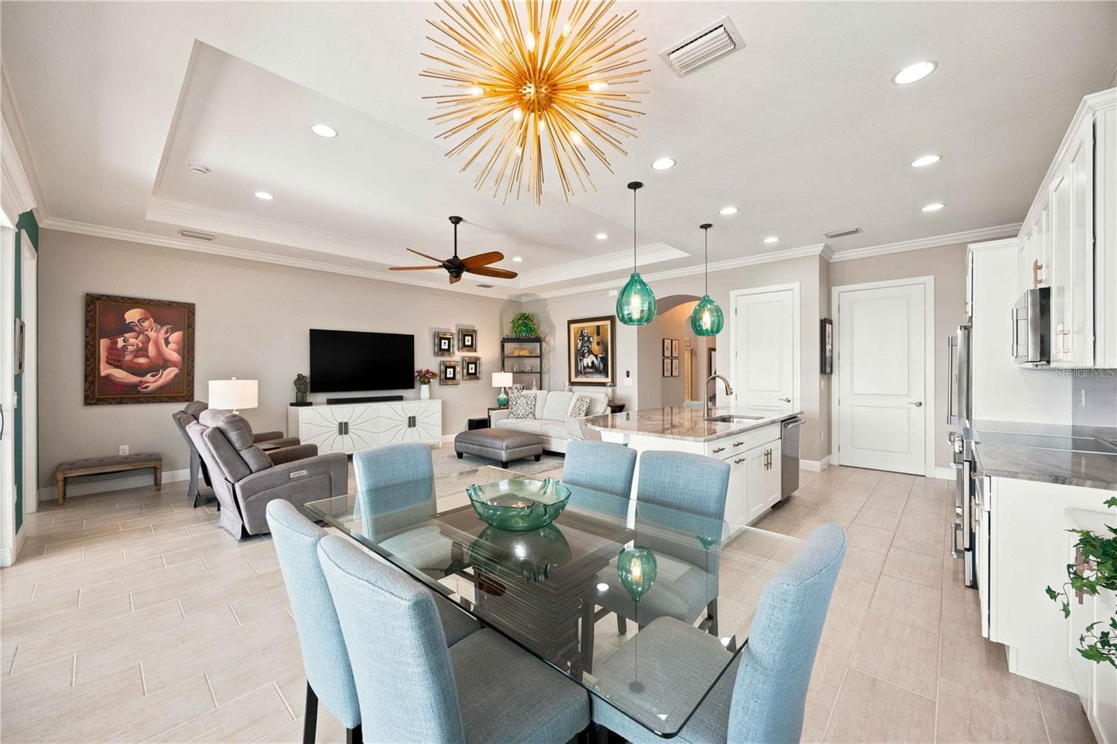 Eat in area in the kitchen as well as counter dining. - 23709 WAVERLY CIR, VENICE