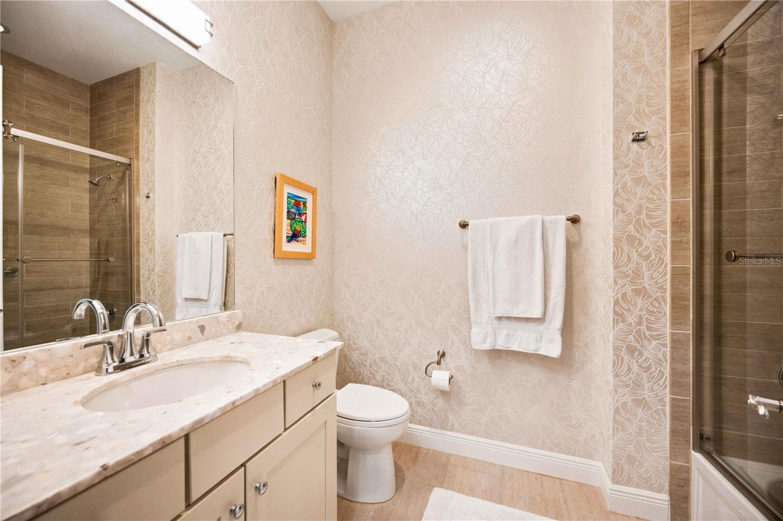 Large preparation area for guests - 23709 WAVERLY CIR, VENICE
