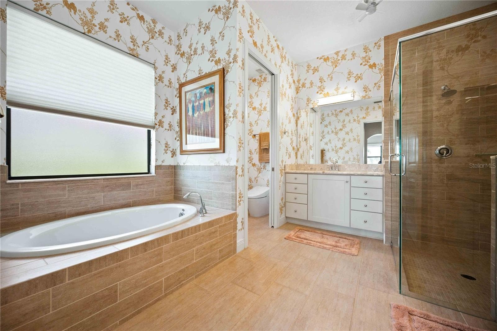 The primary ensuite has dual vanities, a large walk in shower, a soaking tub and private water closet. - 23709 WAVERLY CIR, VENICE