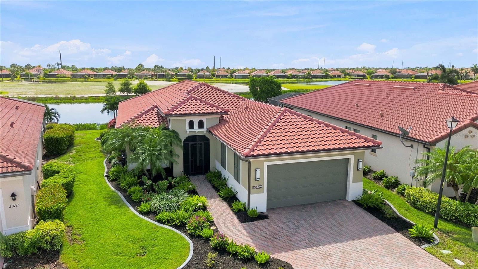 This home stands alone for it's care of the land and enviroment - - 23709 WAVERLY CIR, VENICE