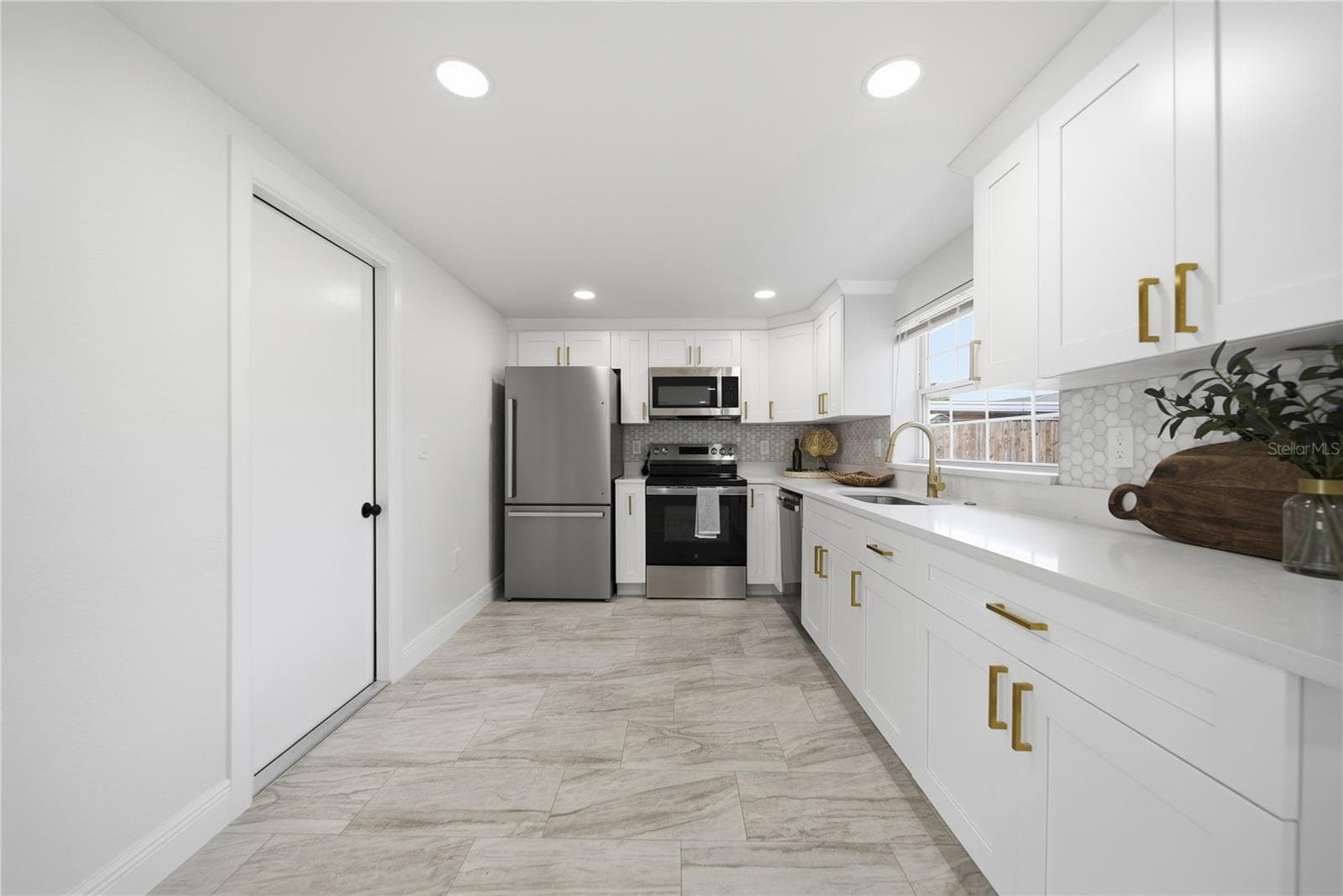Single Family Residence at 16134 BLACKBEARD LN, HUDSON, photo 13 of 40